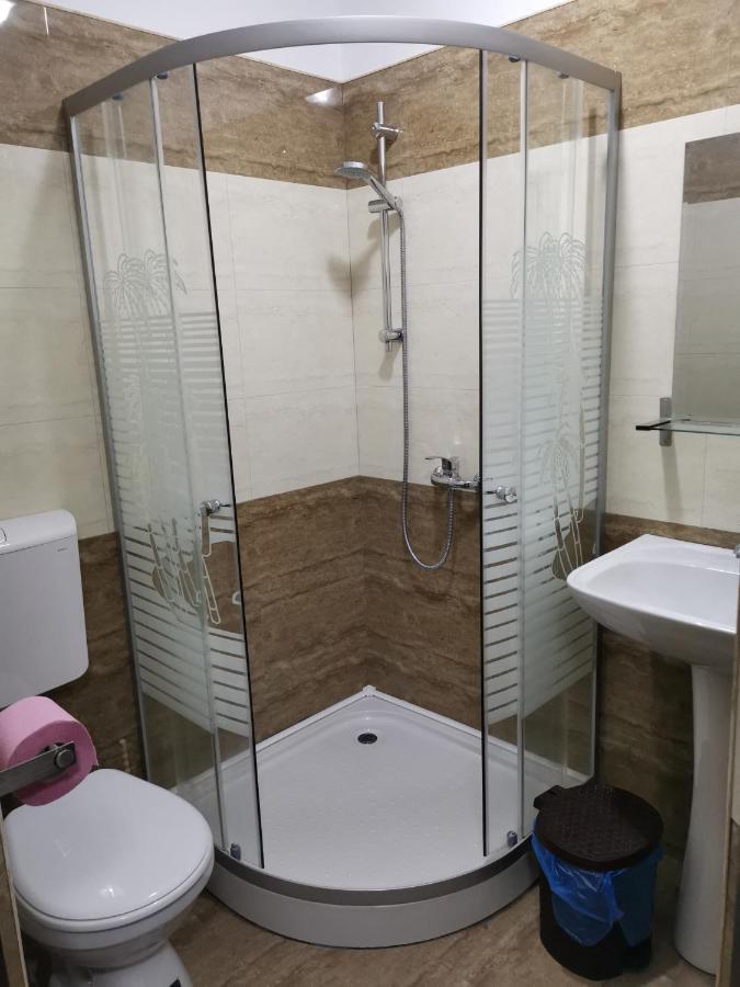 Joe Hostel